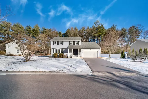 12 Dunvegan Dr, Merrimac, MA 01860