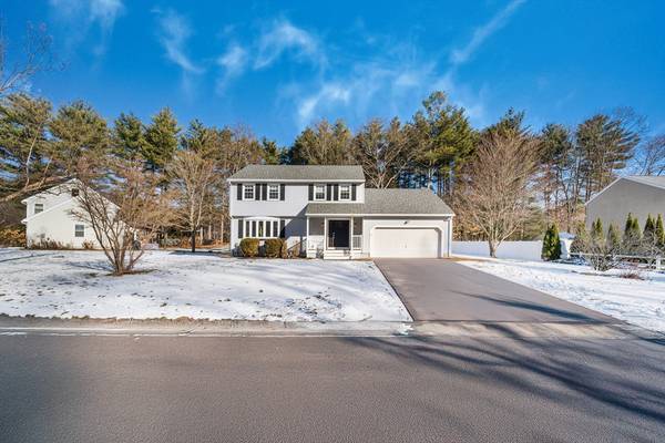 12 Dunvegan Dr, Merrimac, MA 01860