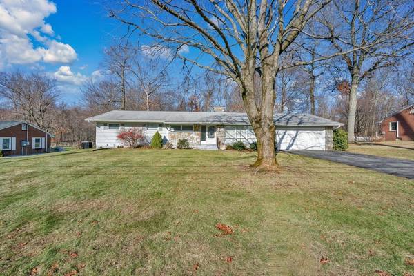 28 Glenn Dr, Wilbraham, MA 01095