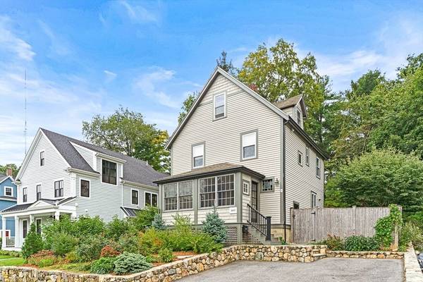 8 Hastings St, Wellesley, MA 02481