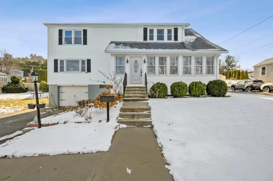 43 Rochdale St, Auburn, MA 01501