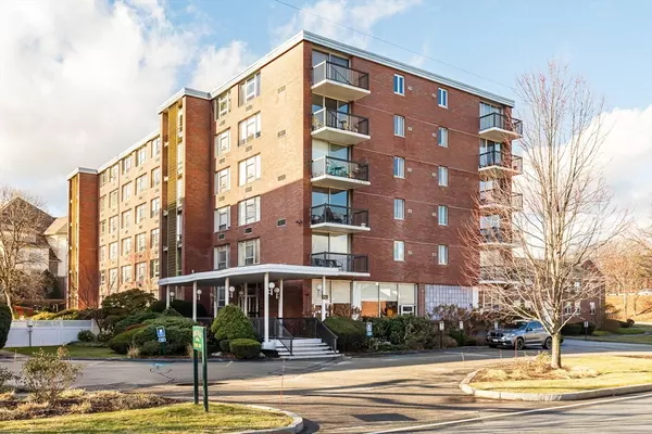 20 Hammond Pond Pkwy #14, Newton, MA 02467