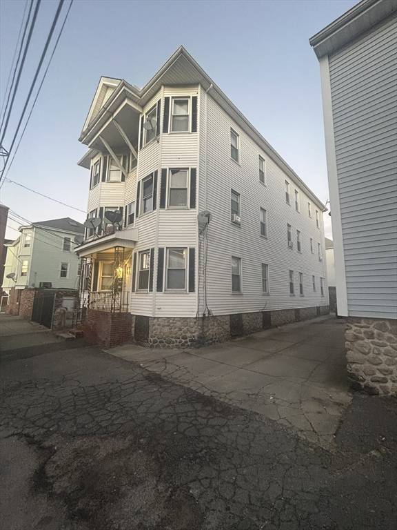 10 Salisbury St, New Bedford, MA 02744