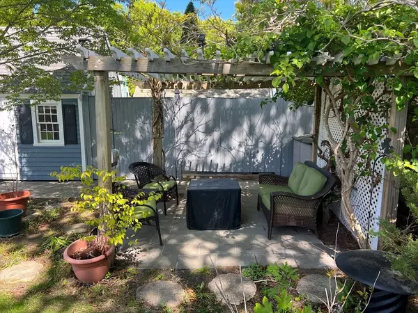 Yarmouth, MA 02664,9 Gilbert St