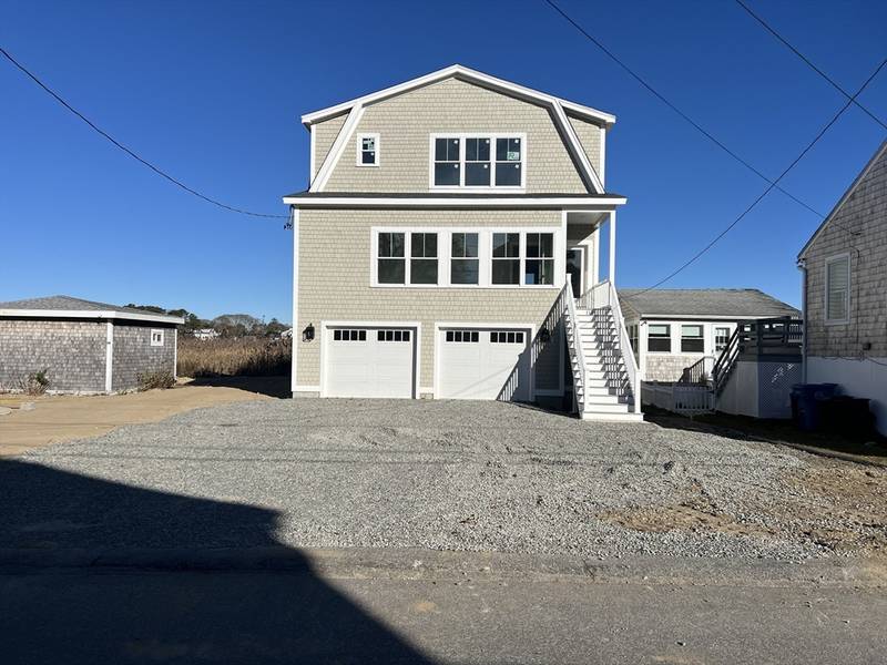 117 Silver Beach Ave, Falmouth, MA 02556