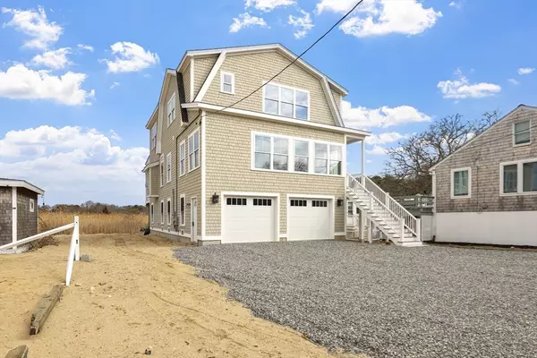 117 Silver Beach Ave, Falmouth, MA 02556