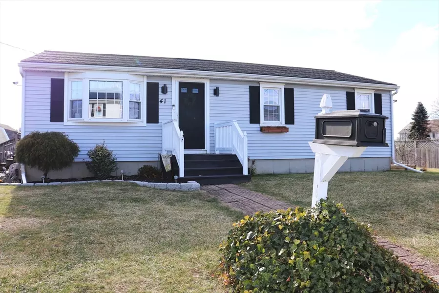 41 Moorland St, Fall River, MA 02724