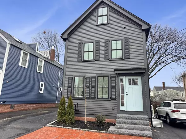 30 Carter St #A, Newburyport, MA 01950