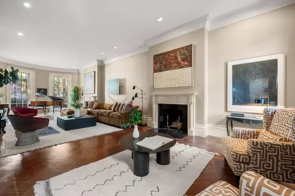 Boston, MA 02108,22 Louisburg Square