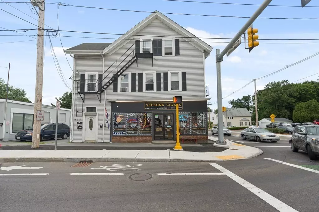 Seekonk, MA 02771,635 - 637 Fall River Ave