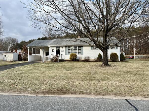 9 Hollywood St, South Hadley, MA 01075