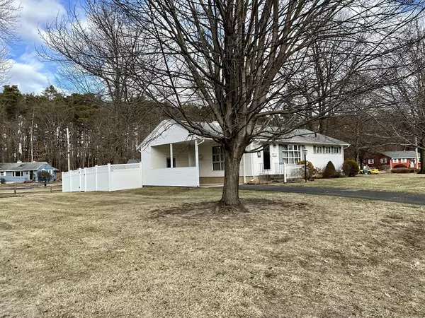 South Hadley, MA 01075,9 Hollywood St