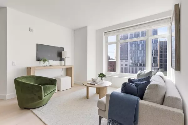 100 Lovejoy Wharf #12N, Boston, MA 02114