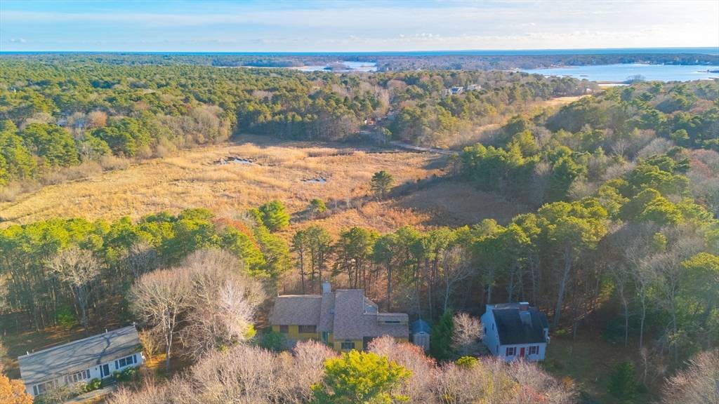 84 Overlook Cir, Falmouth, MA 02536