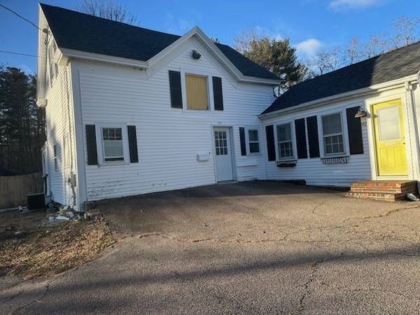 92 N Main St, Raynham, MA 02767