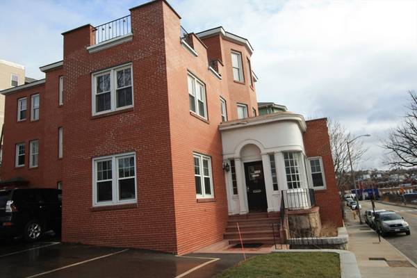 53 E Central St #3, Worcester, MA 01605