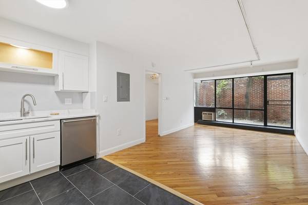 29 Concord Ave #104, Cambridge, MA 02138