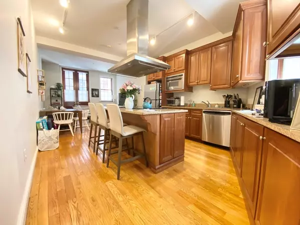 421 Hanover #11, Boston, MA 02113