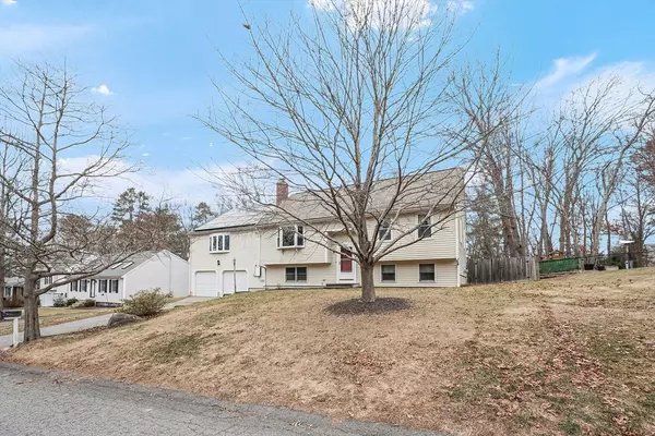 20 Canadian Geese Rd, Attleboro, MA 02703