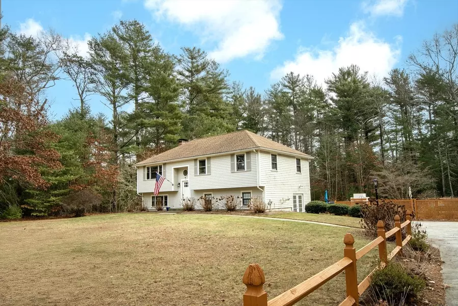 14 Treetop Lane, Duxbury, MA 02332