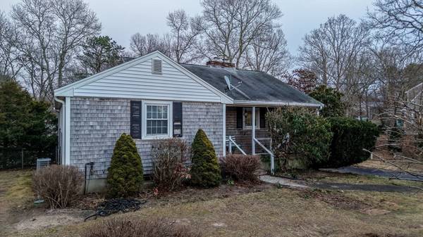 73 Club Valley Dr, Falmouth, MA 02536