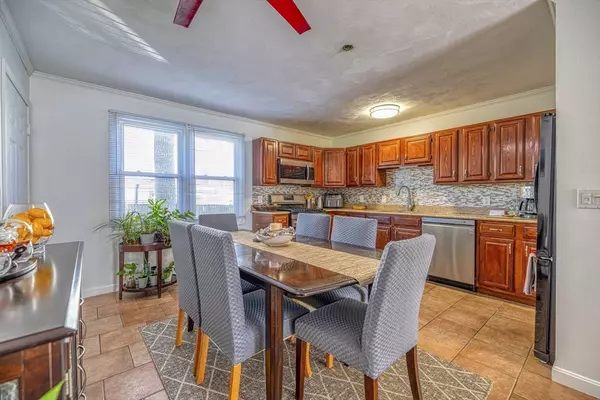 434 Linden St #2, Fall River, MA 02720