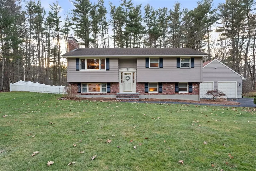 19 Purcell Dr, Chelmsford, MA 01824