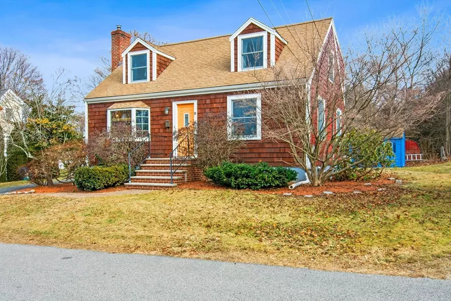 8 Walkup Ct, Natick, MA 01760