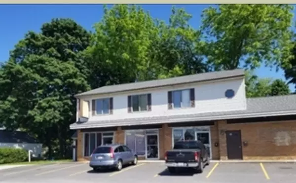 2 Fairlawn Ave #4, Oxford, MA 01550