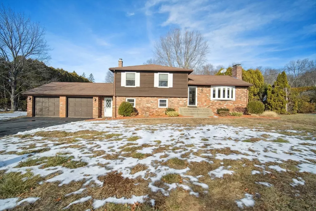 Ludlow, MA 01056,85 Pine Knoll Dr