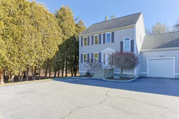 Carver, MA 02330,3 South Meadow #A