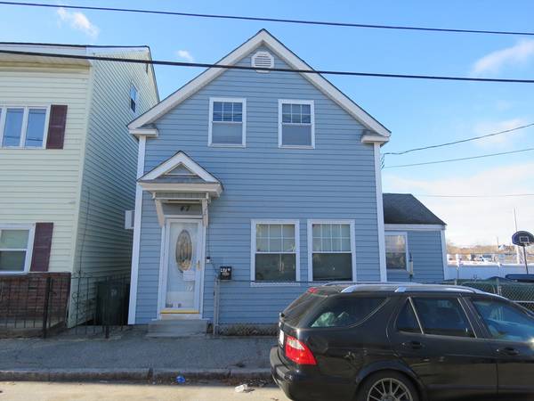 47 Pleasant St, Lowell, MA 01852