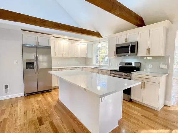 Lakeville, MA 02347,4 Lang St