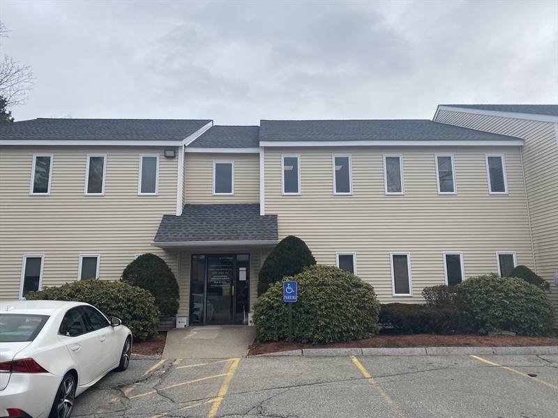 4 Courthouse Ln #12, Chelmsford, MA 01824