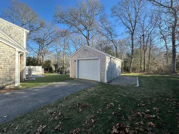 Barnstable, MA 02655,21 Oak Ln