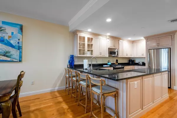 Falmouth, MA 02540,286 Grand Avenue #8