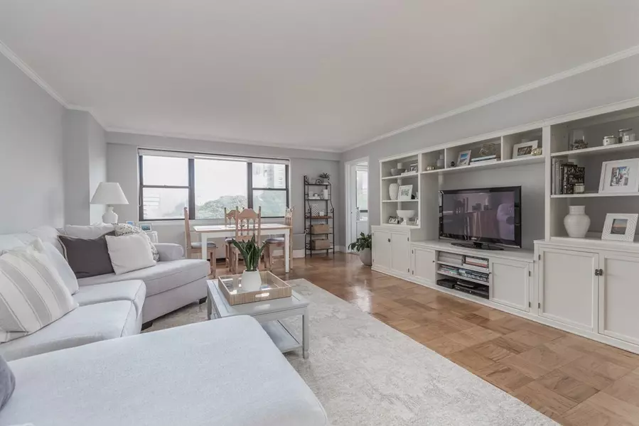 8 Whittier Pl #7D, Boston, MA 02114