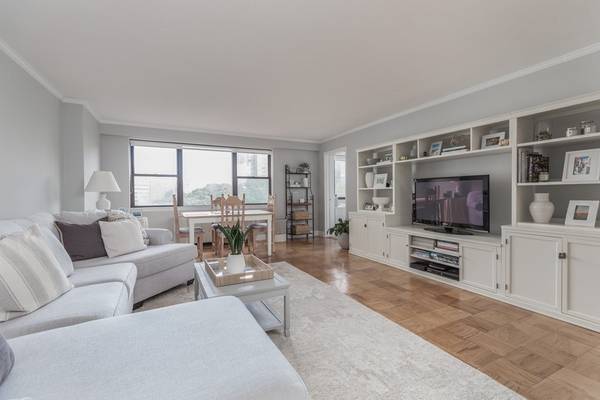 8 Whittier Pl #7D, Boston, MA 02114