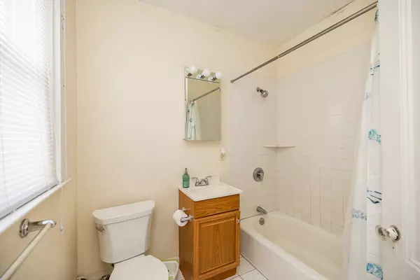 Newton, MA 02460,84 Walker Street #2