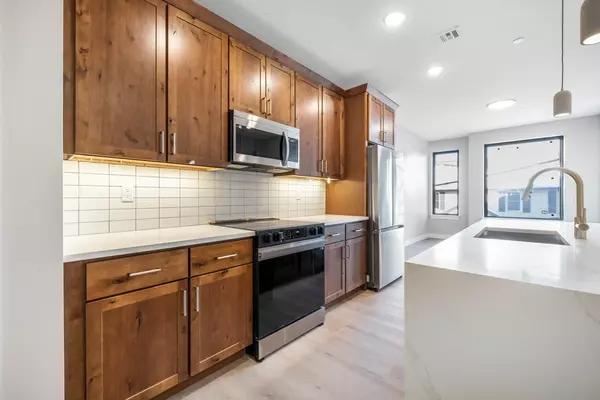 400 W Broadway #206, Boston, MA 02127