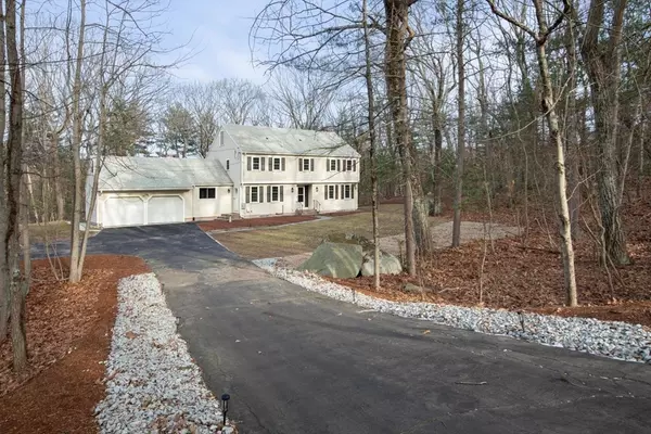 40 Rolling Lane, Dover, MA 02030