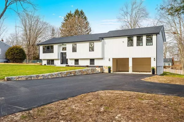 Holliston, MA 01746,62 Ridge Rd