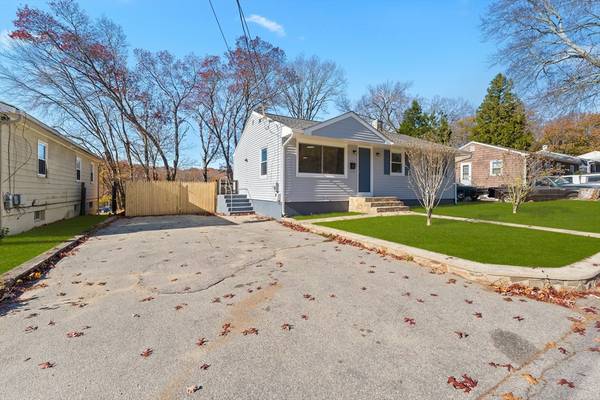 115 Windsor Park Dr, Coventry, RI 02816