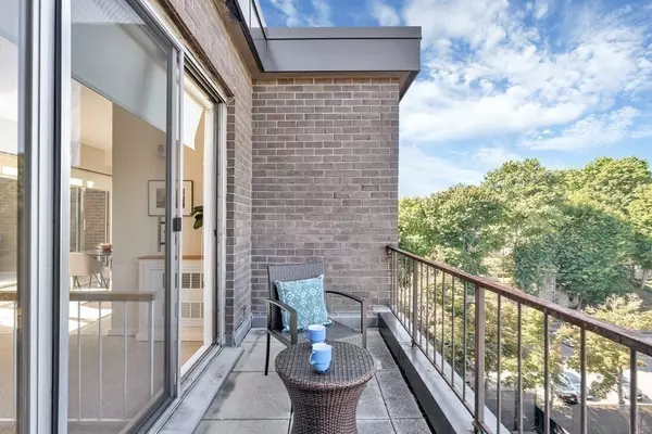 99 Pond Avenue #PH804 Brookline, MA 02445