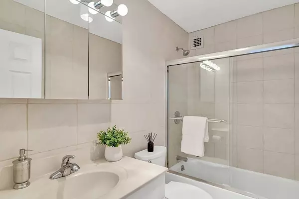 99 Pond Avenue #PH804 Brookline, MA 02445