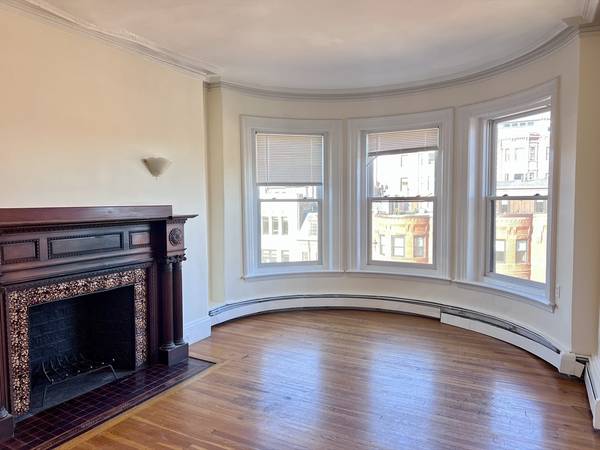 160 Newbury St #5, Boston, MA 02116