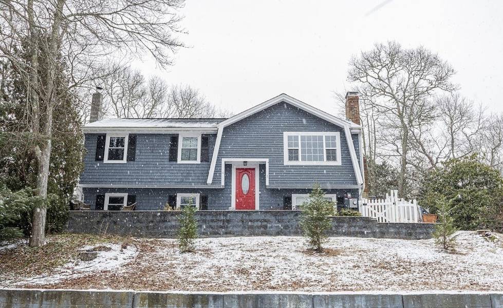 10 Observatory Ln, Bourne, MA 02559