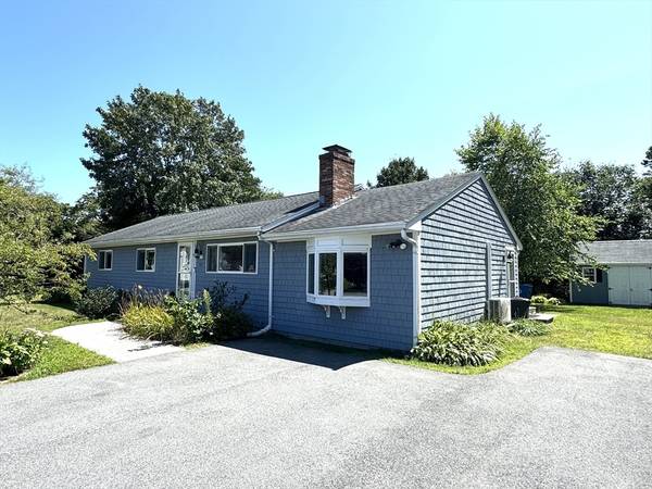 99 Seatucket Rd, Falmouth, MA 02536