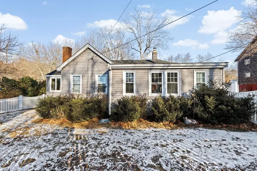 561 Beechwood St, Cohasset, MA 02025