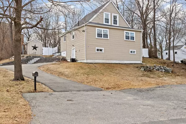 11 Marr Rd, Saugus, MA 01906